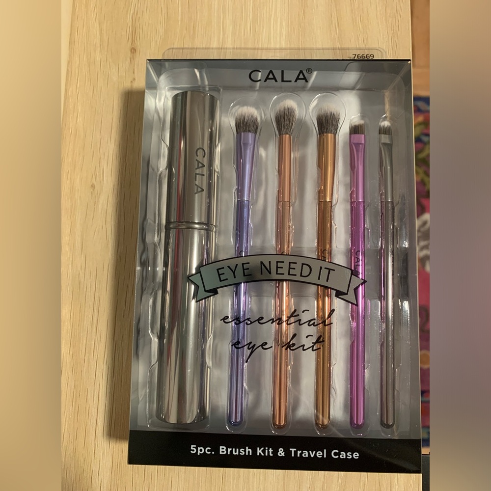 CALA 5 PIECE ESSENTIAL EYE KIT WITH CASE - Picture 3 of 4